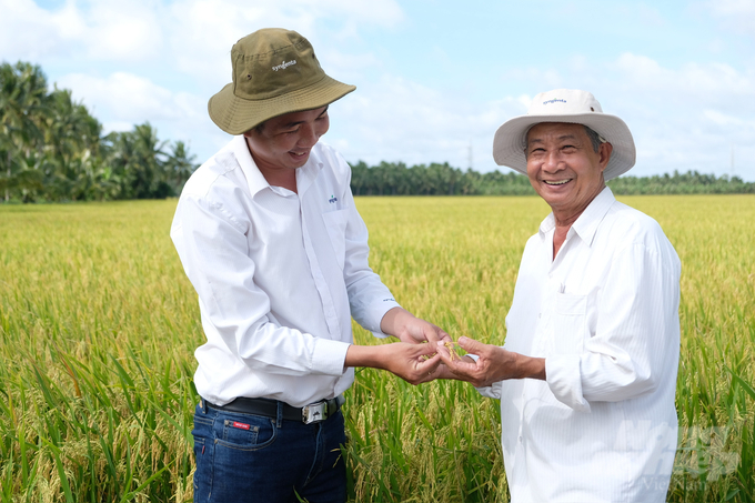 Trên khắp mọi miền đất nước đều có dấu chân của đội ngũ kỹ sư Syngenta Việt Nam thăm và hướng dẫn kỹ thuật canh tác cho nông dân. Ảnh: Syngenta.