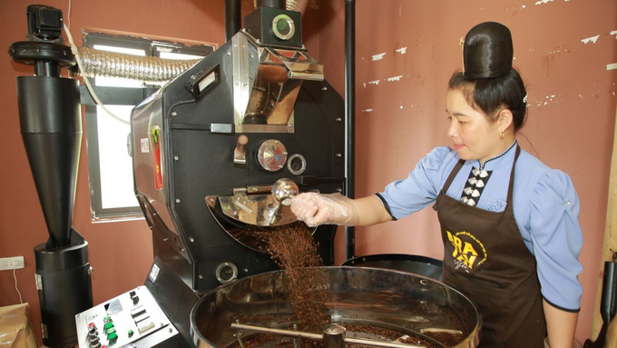Hợp tác xã Ara - Tay Coffee đã đầu tư nhiều trang thiết bị hiện đại để chế biến cà phê. Ảnh: Hùng Khang.