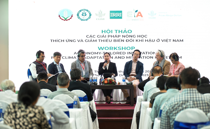 Hội thảo 'Các giải pháp nông học thích ứng với biến đổi khí hậu' tại Cần Thơ ngày 14/12. Ảnh: Quỳnh Chi.