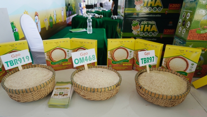 Một số sản phẩm gạo ngon của ThaiBinh Seed. Ảnh: Hồng Thắm.