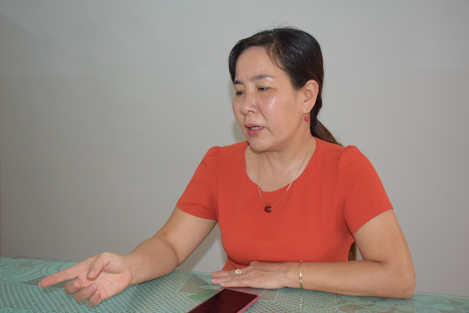 Bà Ngô Thị Kim Anh, Chủ tịch Hội Chữ thập đỏ huyện Hoài Ân, chia sẻ với PV. Ảnh: V.Đ.T.