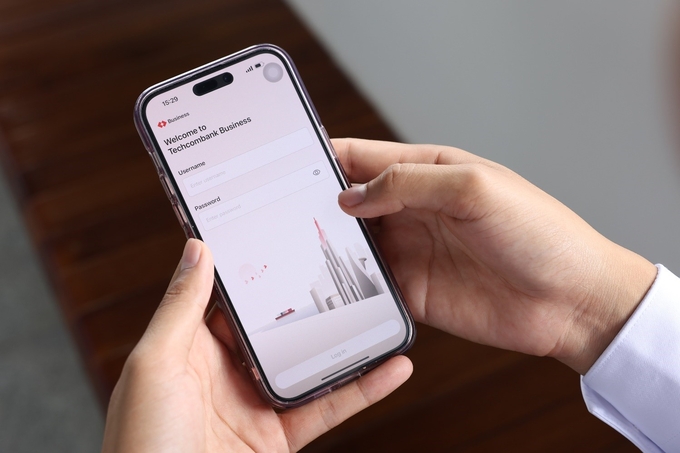 Hành trình chuyển đổi và nâng cấp các giải pháp số, luôn có chuyên gia tư vấn tài chính đồng hành cùng các khách hàng doanh nghiệp trong từng lĩnh vực. Ảnh: Techcombank.