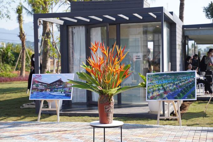 Những bức tranh phối cảnh Flamingo Heritage Tân Trào City được sắp xếp cẩn thận tại dự án để quan khách ngắm nhìn. Ảnh: Flamingo.