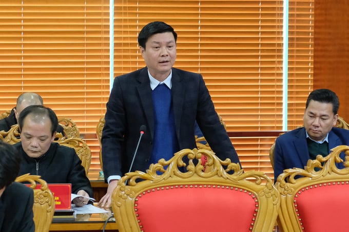 Ông Nguyễn Vĩnh Phú, Phó Trưởng ban Ban Quản lý Khu kinh tế cửa khẩu Đồng Đăng - Lạng Sơn (BQL) trả lời báo chí ngày 19/12. Ảnh: Tùng Đinh.