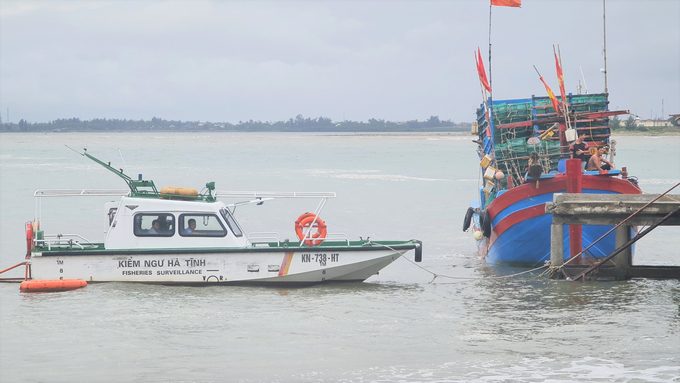 Sự hiện diện trên biển của lực lượng kiểm ngư trở thành điểm tựa cho ngư dân Hà Tĩnh vươn khơi, bám biển. Ảnh: TN.