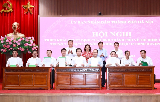 UBND thành phố Hà Nội quyết định thí điểm thành lập Trung tâm Dịch vụ nông nghiệp tại 15 huyện trên địa bàn.