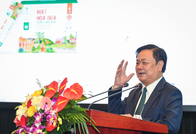Bộ trưởng Bộ NN-PTNT Lê Minh Hoan đánh giá Chuyên trang OCOP trên Báo Nhân Dân thể hiện tinh thần yêu nước, 'kích hoạt' sự năng động, 'hồi sinh sức sống' của cộng đồng nông thôn.