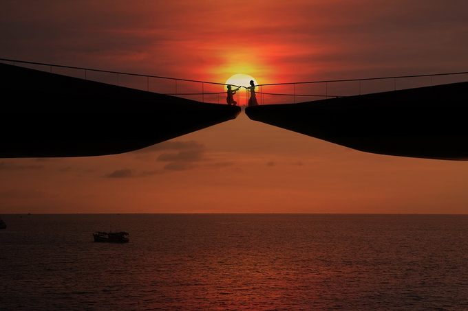 Cầu Hôn - nơi có thể chiêm ngưỡng hoàng hôn ngoạn mục của vùng biển Phú Quốc, hứa hẹn là điểm đến check-in ngọt ngào nhất trong mùa lễ hội năm nay.