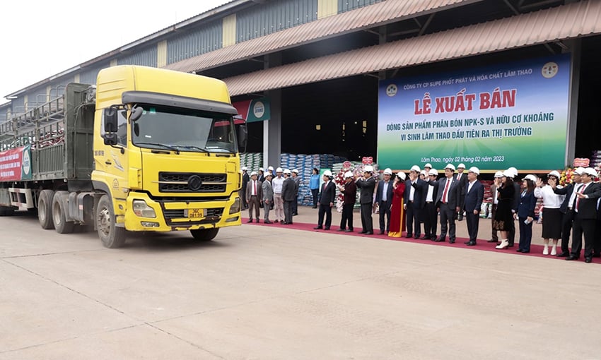 Lễ xuất bán dòng sản phẩm phân bón NPK-S hữu cơ khoáng vi sinh Lâm Thao đầu tiên ra thị trường.