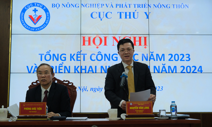 Cục trưởng Nguyễn Văn Long chia sẻ một số kết quả đạt được của ngành thú y trong năm 2023. Ảnh: Bảo Thắng.