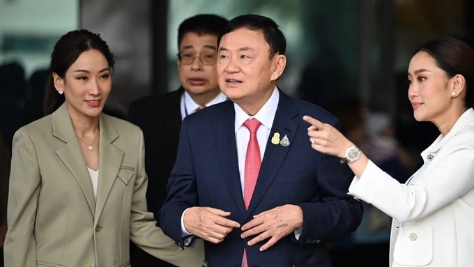 Cựu Thủ tướng Thaksin Shinawatra tại sân bay quốc tế Don Mueang hôm 22/8. Ảnh: BNN.