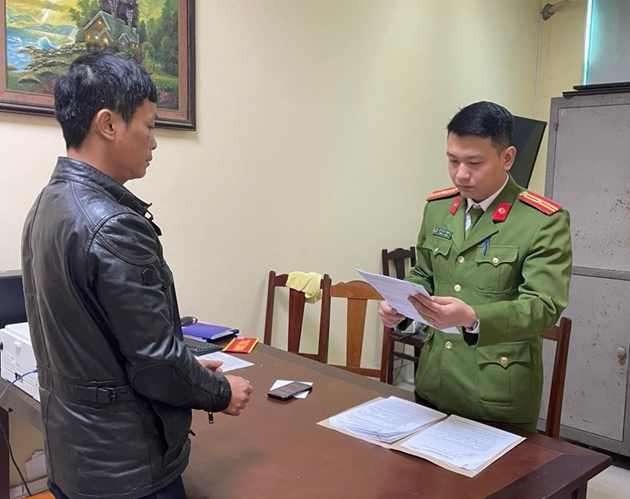 Cơ quan CSĐT đọc lệnh bắt giữ đối với bị can Nguyễn Công Thành.
