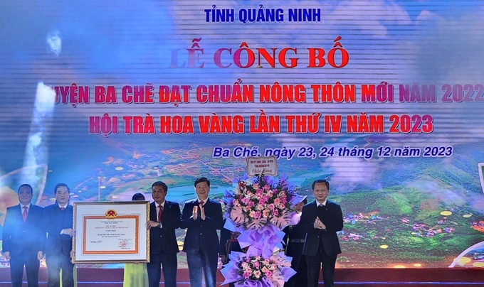 Buổi lễ trao Quyết định huyện đạt chuẩn nông thôn mới cho huyện Ba Chẽ. Ảnh: Nguyễn Thành.