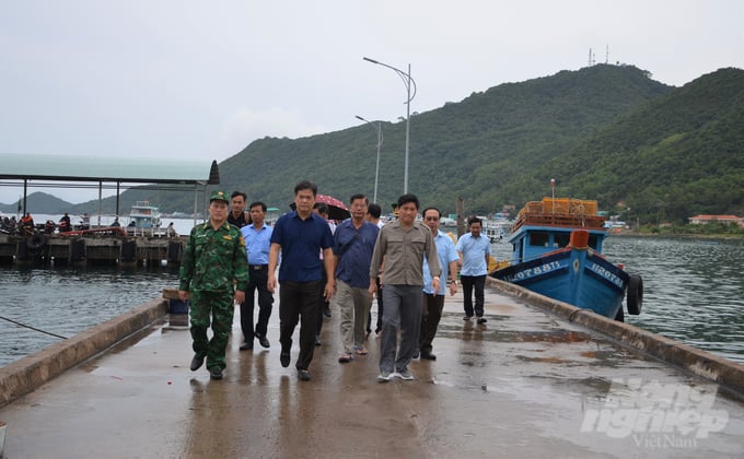 Ban Chỉ đạo chống khai thác IUU tỉnh Kiên Giang phối hợp với Ban Chỉ đạo chống khai thác IUU tỉnh Cà Mau thực hiện tuần tra, kiểm tra, kiểm soát hoạt động nghề cá trên vùng biển Tây. Ảnh: Trung Chánh.