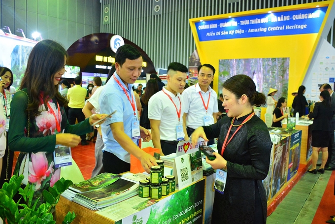Sản phẩm OCOP nông sản Quảng Bình được giới thiệu tại TP. Hồ Chí Minh để mở rộng liên kết sản xuất. Ảnh: T.Phùng.