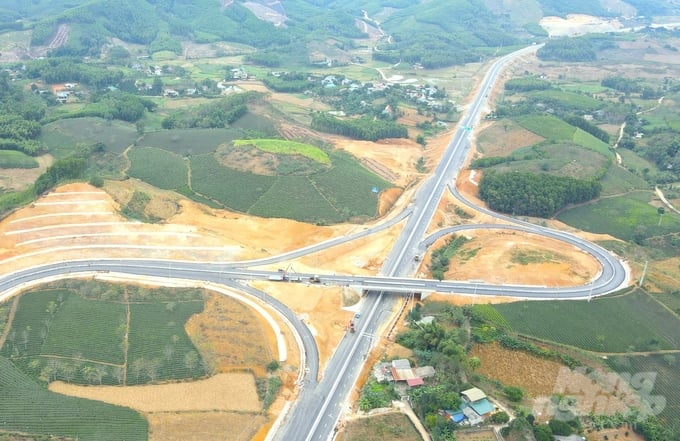 Dự án cao tốc Tuyên Quang - Phú Thọ được thiết kế 4 làn xe, tốc độ 80km/h, tổng mức đầu tư 3.753 tỷ đồng. Ảnh: Đào Thanh.