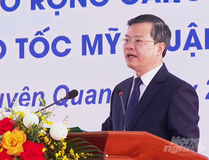 Ông Nguyễn Văn Sơn, Chủ tịch UBND tỉnh Tuyên Quang phát biểu tại điểm cầu Tuyên Quang. Ảnh: Đào Thanh.