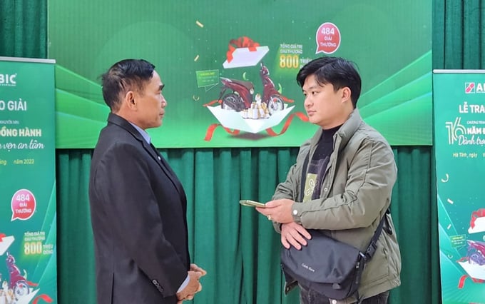 Ông Doãn Quốc Khánh (trái) đánh giá cao ý nghĩa lan tỏa của chương trình. Ảnh: Khôi An.