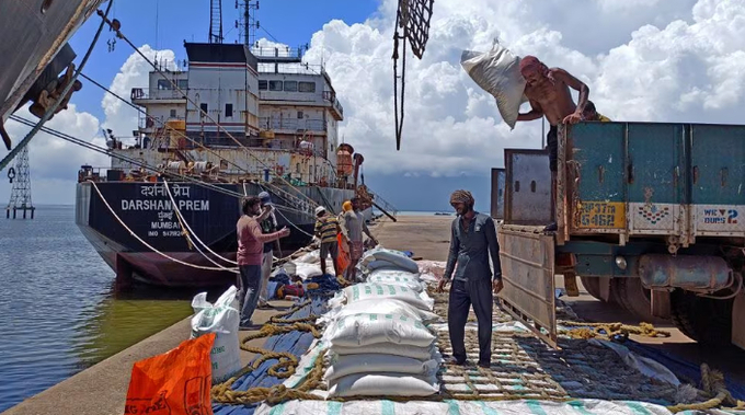 Labourers unload rice bags from a supply truck at India's main rice port at Kakinada Anchorage in the southern state of Andhra Pradesh, India, September 2, 2021. Picture taken September 2, 2021. REUTERS/Rajendra Jadhav