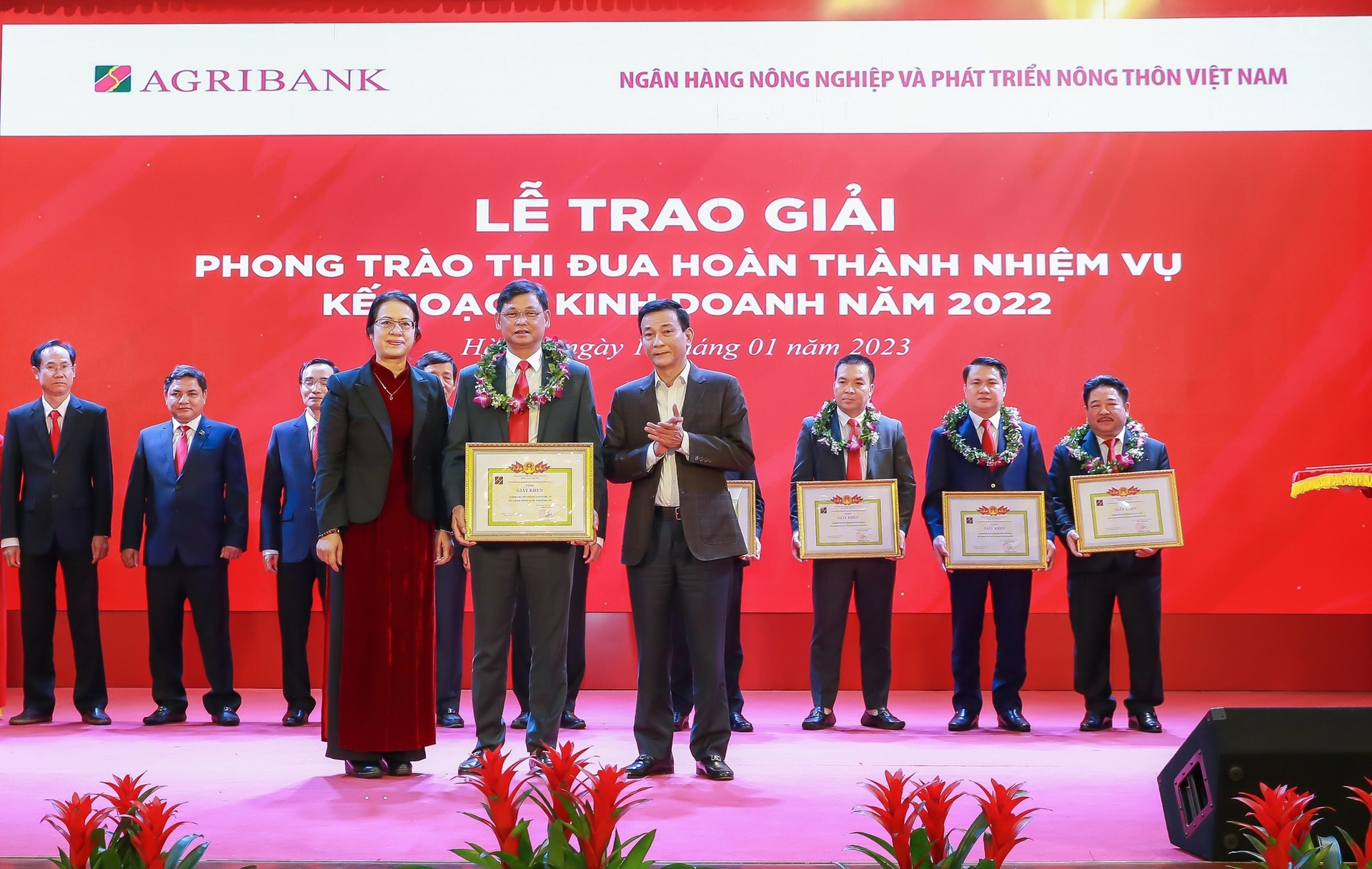Chi nhánh Agribank Nam Nghệ An giành được nhiều phần thưởng.