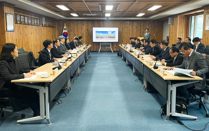 The delegation of the Ministry of Agriculture and Rural Development worked with Konkuk University, Korea. Photo: ICD.