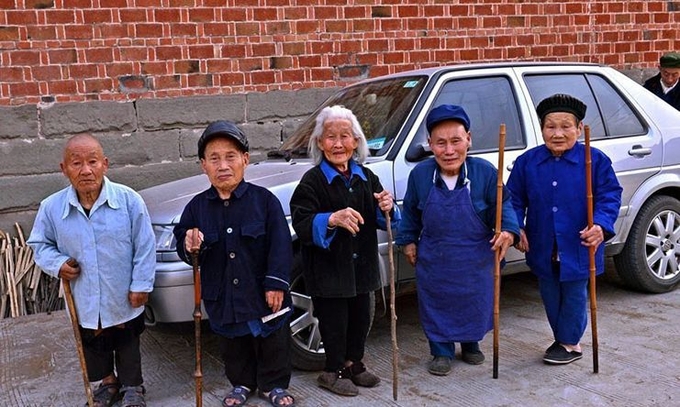 Những người già trong làng Dương Minh Tự có chiều cao như dừng lại ở lúc 8 tuổi.