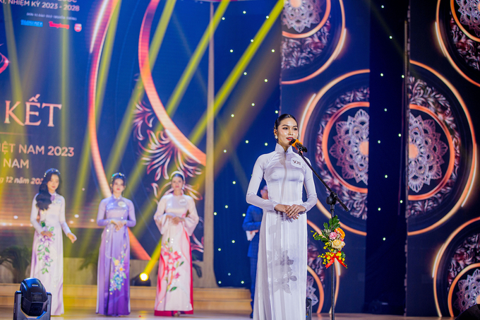 Với màn trình diễn ấn tượng, thí sinh Thạch Thị Ngọc Trinh – SBD 3011 đã xuất sắc giành giải Á khôi 1 và tấm vé chính thức vào vòng chung kết toàn quốc. Ảnh: Thành Dự.