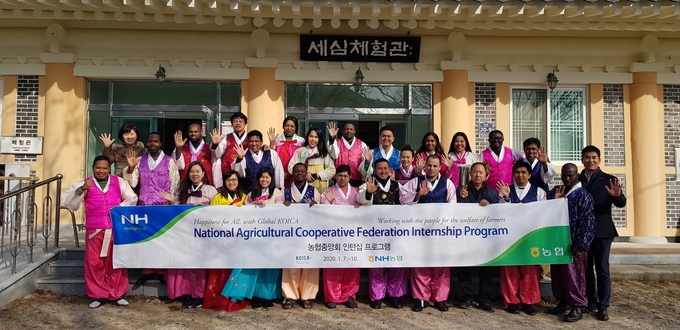 KOICA sponsors students, including Vietnamese, to train for master's degrees in Agricultural Production at KyungPook University, Korea. Photo: KOICA.