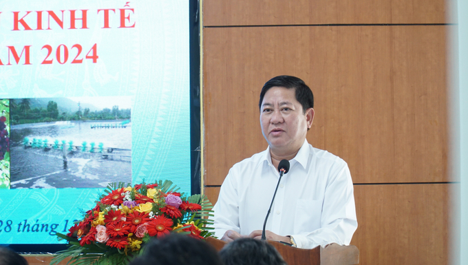 Ông Trần Quốc Nam, Chủ tịch UBND tỉnh Ninh Thuận chỉ đạo tại hội nghị. Ảnh: MP.