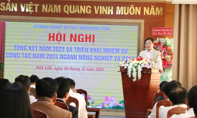Ông Nguyễn Hoài Dương, Giám đốc Sở NN-PTNT tỉnh Đắk Lắk cho biết năm 2023 ngành nông nghiệp địa phương đã có những con số ấn tượng, vượt kế hoạch đề ra. Ảnh: Quang Yên.