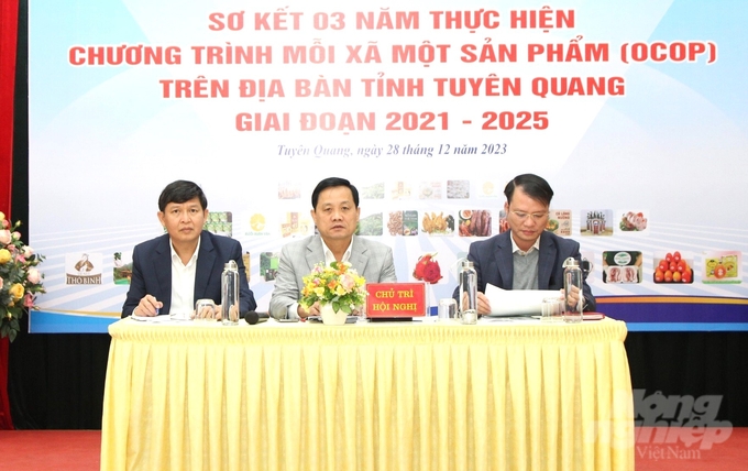 Lãnh đạo UBND tỉnh và Sở NN-PTNT Tuyên Quang chủ trì hội nghị sơ kết 3 năm thực hiện Chương trình OCOP trên địa bàn tỉnh giai đoạn 2021 - 2025. Ảnh: Đào Thanh.
