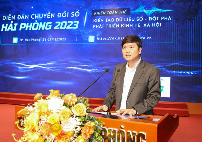 Ông Hoàng Minh Cường - Phó Chủ tịch UBND TP Hải Phòng chia sẽ những thông tin về chuyển đổi số tại iễn đàn 'Kiến tạo dữ liệu số - Nền tảng phát triển kinh tế, xã hội' năm 2023. Ảnh: Đinh Mười.