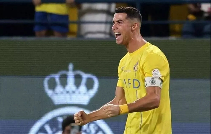 Cristiano Ronaldo ghi tới 54 bàn ở tuổi 38. Ảnh: Express.
