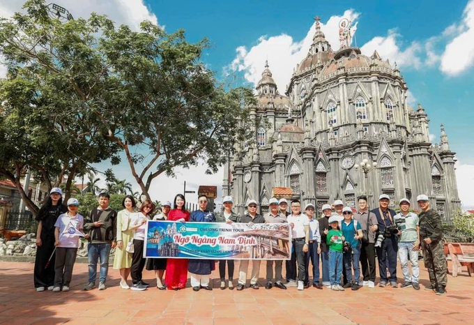 Tour du lịch Ngỡ ngàng Nam Định khám phá vẻ đẹp nhà thờ ở xứ đạo. Ảnh: Bảo Khang.