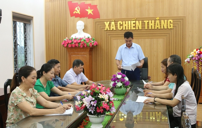 Tổ KNCĐ xã Chiến Thắng, huyện An Lão (Hải Phòng) họp bàn triển khai kế hoạch hoạt động hàng tháng. Ảnh: Đinh Mười.