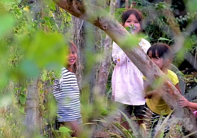 Trẻ em ở làng Kon K'tu. Ảnh: Phúc Lập.