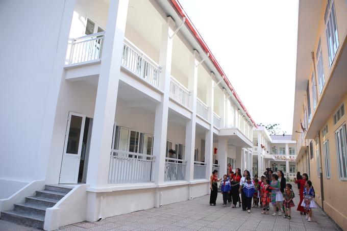 Công trình nhà liên hợp giúp nâng cao điều kiện học tập cho học sinh Trường Phổ thông dân tộc bán trú Tiểu học Pa Tần. Ảnh: T.N.