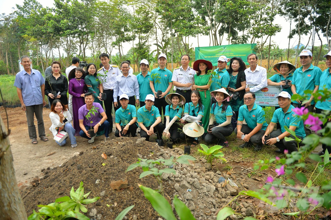 Khởi động Chương trình 'Một triệu cây vì biển đảo Tổ quốc, vì quê hương Việt Nam xanh'. Ảnh: Minh Sáng.