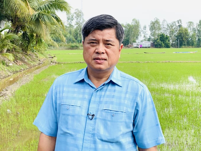 Thứ trưởng Bộ NN-PTNT Trần Thanh Nam đề nghị các HTX tại An Giang tuyên truyền nông dân tích cực tham gia thực hiện các tiêu chí của Đề án 1 triệu ha lúa và quy trình '1 phải 5 giảm', '3 giảm 3 tăng'. Ảnh: Lê Hoàng Vũ.