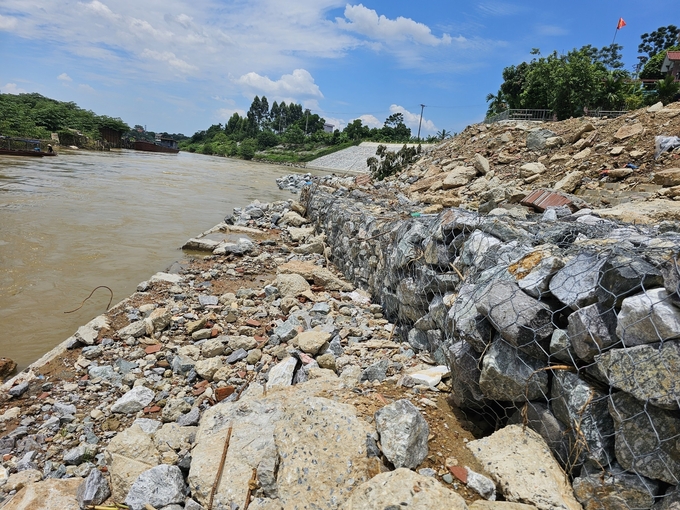 Nguyên nhân chủ quan là do tư vấn thiết kế chưa lường hết được các yếu tố bất lợi tại khu vực công trình như: biến động địa chất, địa hình, ảnh hưởng chế độ dòng chảy do các công trình lân cận. Ảnh: Hoàng Anh.