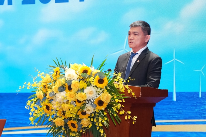 Tổng Giám đốc PVCFC Văn Tiến Thanh báo cáo tại Hội nghị Tổng kết công tác năm 2023 và triển khai nhiệm vụ năm 2024 của PVN.
