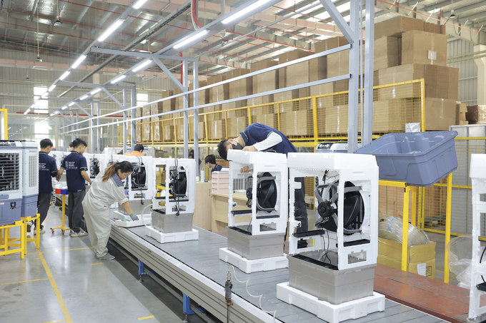 Lô sản phẩm máy làm mát không khí và nhiều mặt hàng ra mắt năm 2024 đang được gấp rút sản xuất.