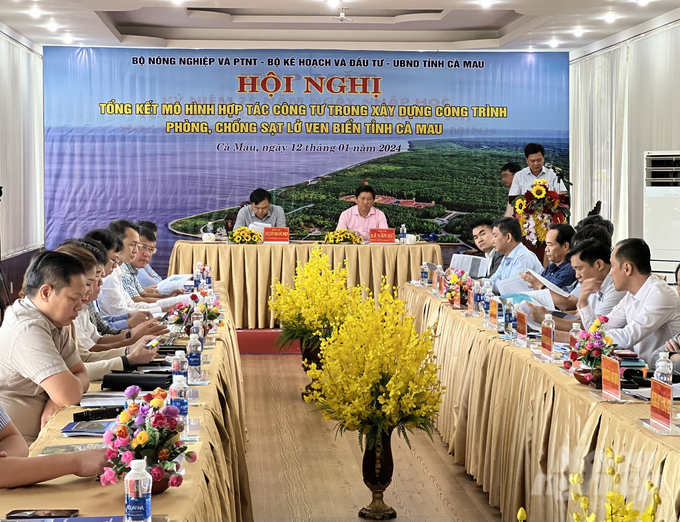 Hội nghị 'Tổng kết mô hình hợp tác công tư trong xây dựng công trình phòng, chống sạt lở ven biển tỉnh Cà Mau'. Ảnh: Trọng Linh.
