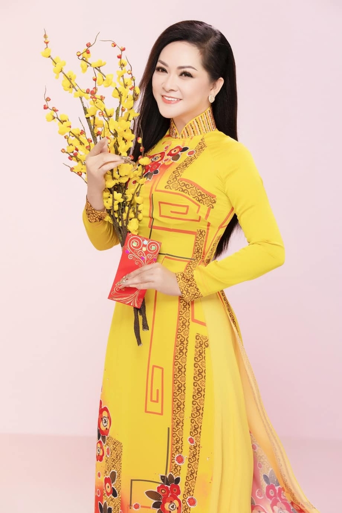 Ca sĩ Như Quỳnh đón xuân 2024 với tuổi 54.