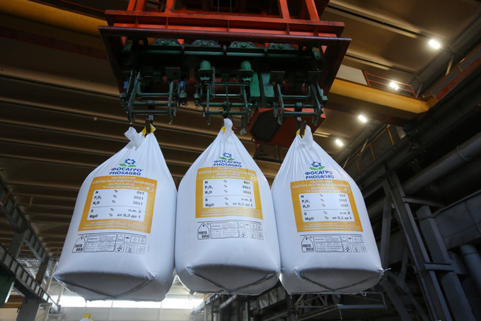 Các bao tải phân bón tại một nhà máy ở Cherepovets, Nga. Ảnh: Bloomberg.