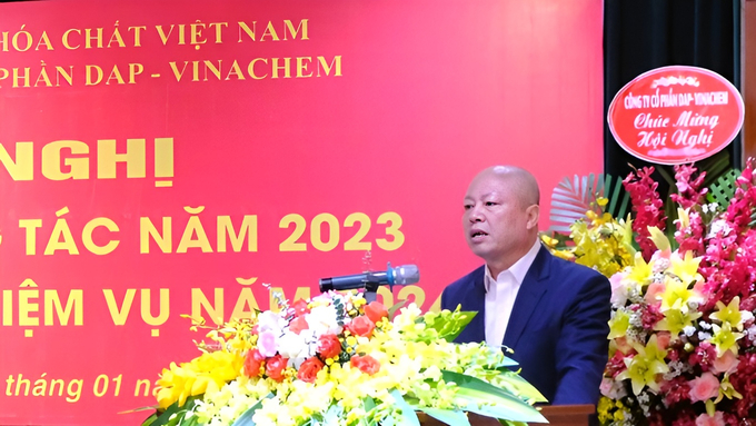 Ông Nguyễn Phú Cường, Bí thư Đảng ủy, Chủ tịch HĐTV Tập đoàn Hóa chất Việt Nam ghi nhận những nỗ lực của tập thể, lãnh đạo DAP Đình Vũ trong năm 2023.
