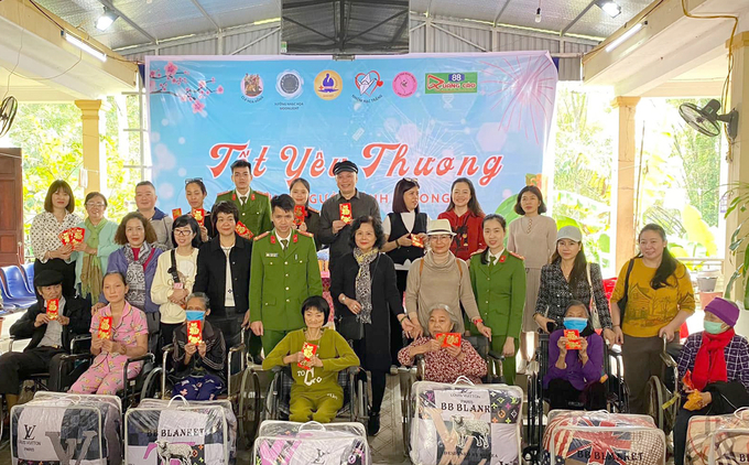 Đoàn thiện nguyện Phúc An lan tỏa yêu thương đến với bệnh nhân phong tại Bệnh viện Phong - Da liễu TW Quỳnh Lập.