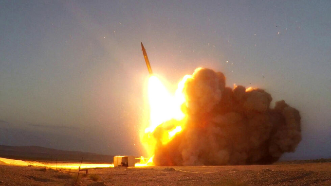 Một tên lửa được Iran phóng đi hồi tháng 8/2020. Ảnh: Reuters.