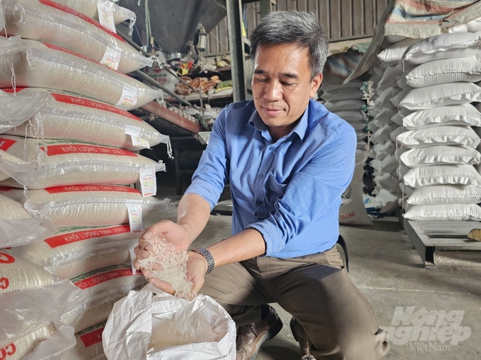 Anh Tấn đầu tư nhà máy chế biến gạo tại Khu công nghiệp Tây Bắc Ga và liên kết với nhiều hộ dân để nhập nguyên liệu. Ảnh: Quốc Toản.
