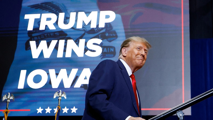 Ứng cử viên Tổng thống của Đảng Cộng hòa và cựu Tổng thống Mỹ Donald Trump tại cuộc họp kín ở Iowa, Mỹ, hôm 15/1. Ảnh: Reuters.